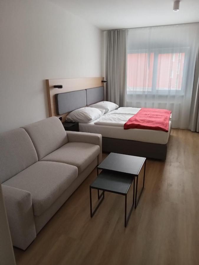 Hotel Kapitol モスト エクステリア 写真