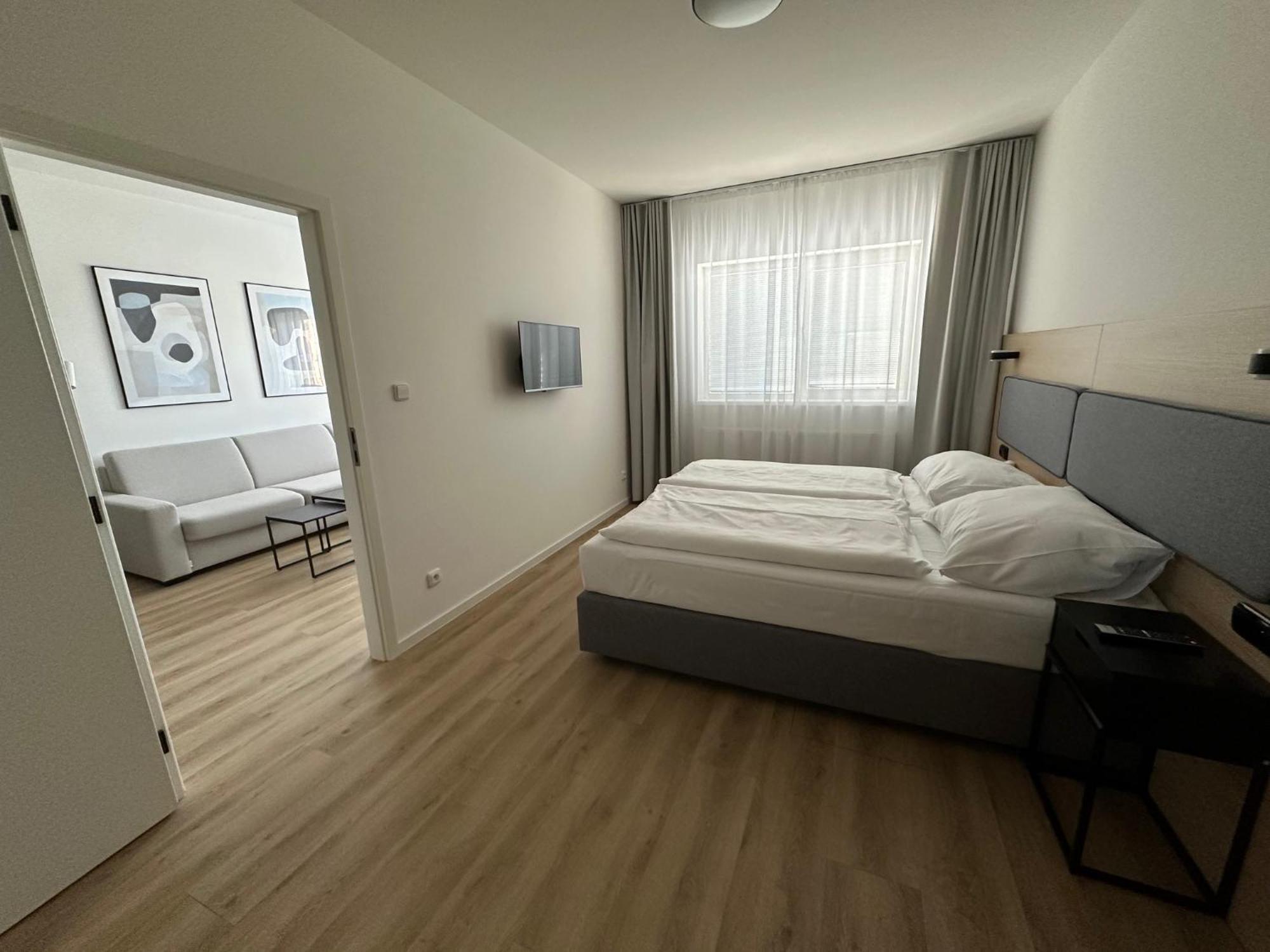 Hotel Kapitol モスト エクステリア 写真