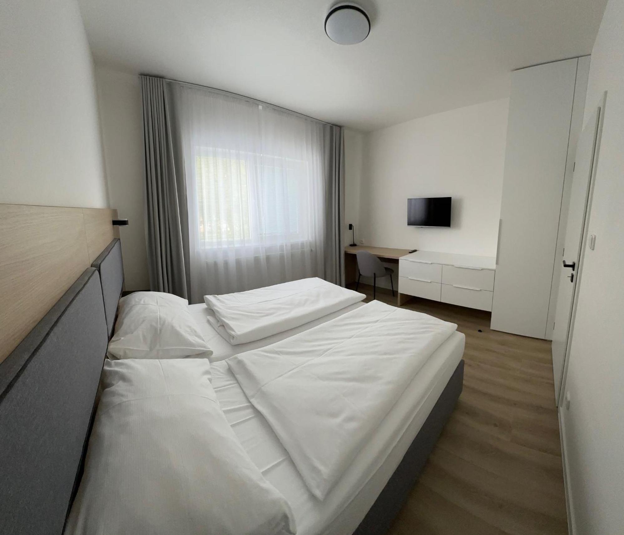 Hotel Kapitol モスト エクステリア 写真